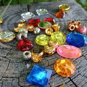 VTG jewelry and craft making supplies, random lot of 70s beads, eclectic grandpa